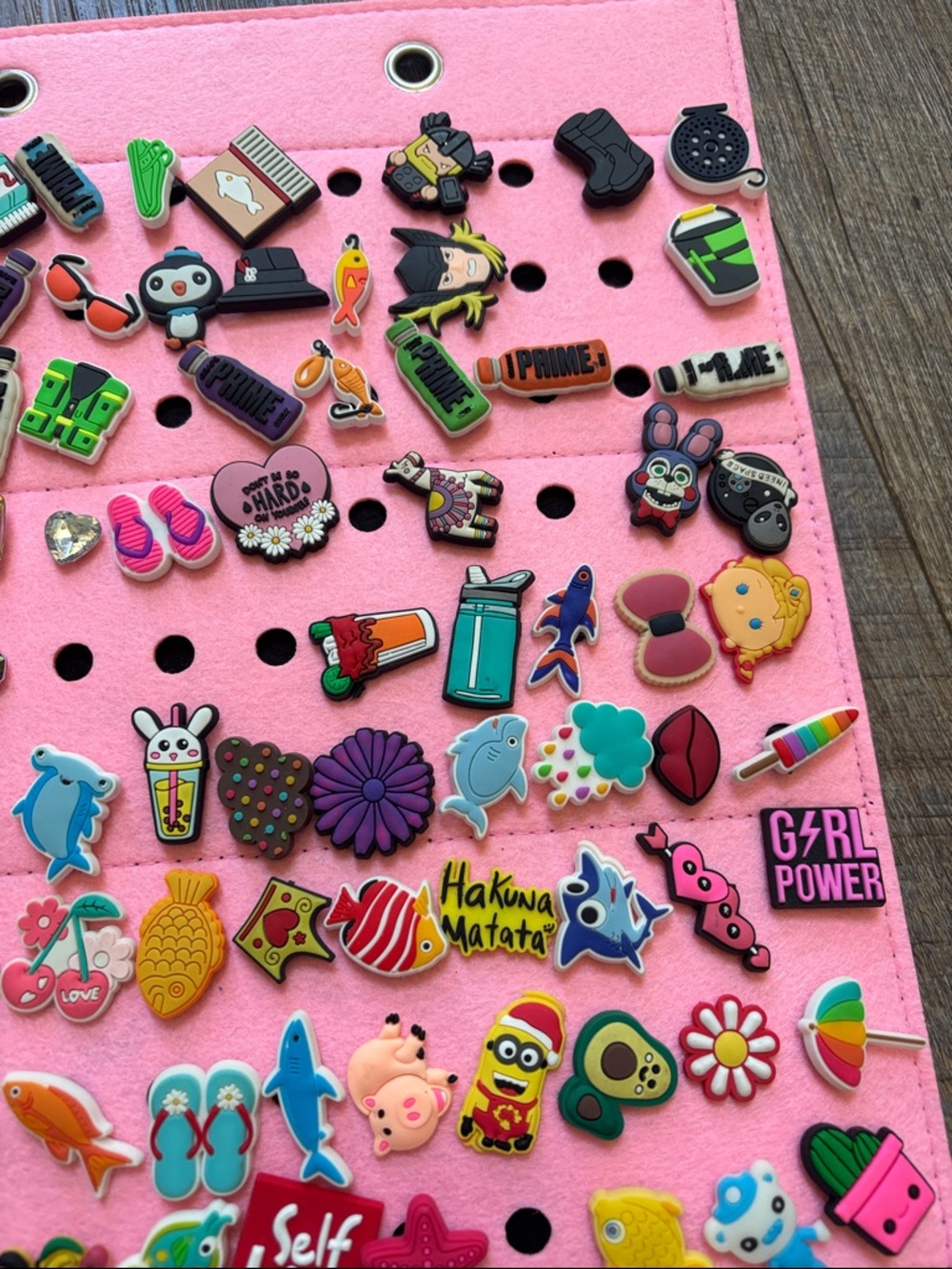 98 croc charms with Felt Display Board for holding - Picture 3 of 7